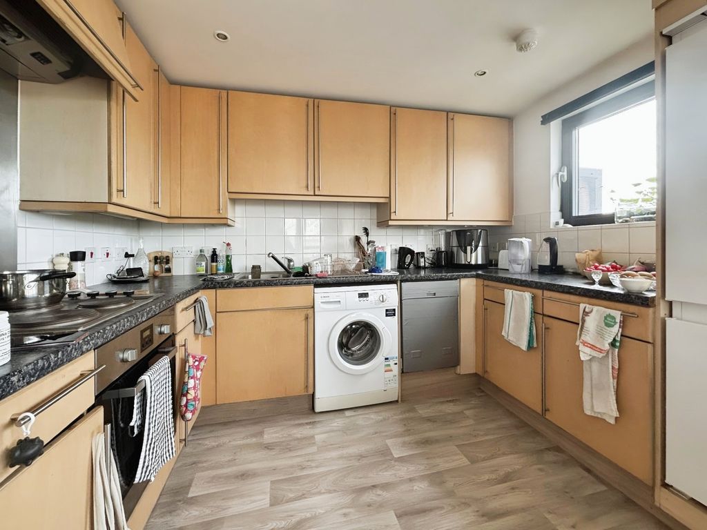 Property photo 3 of 9 03