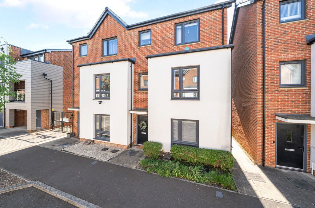 Property photo 1 of 20 1447924-1-69E892B...