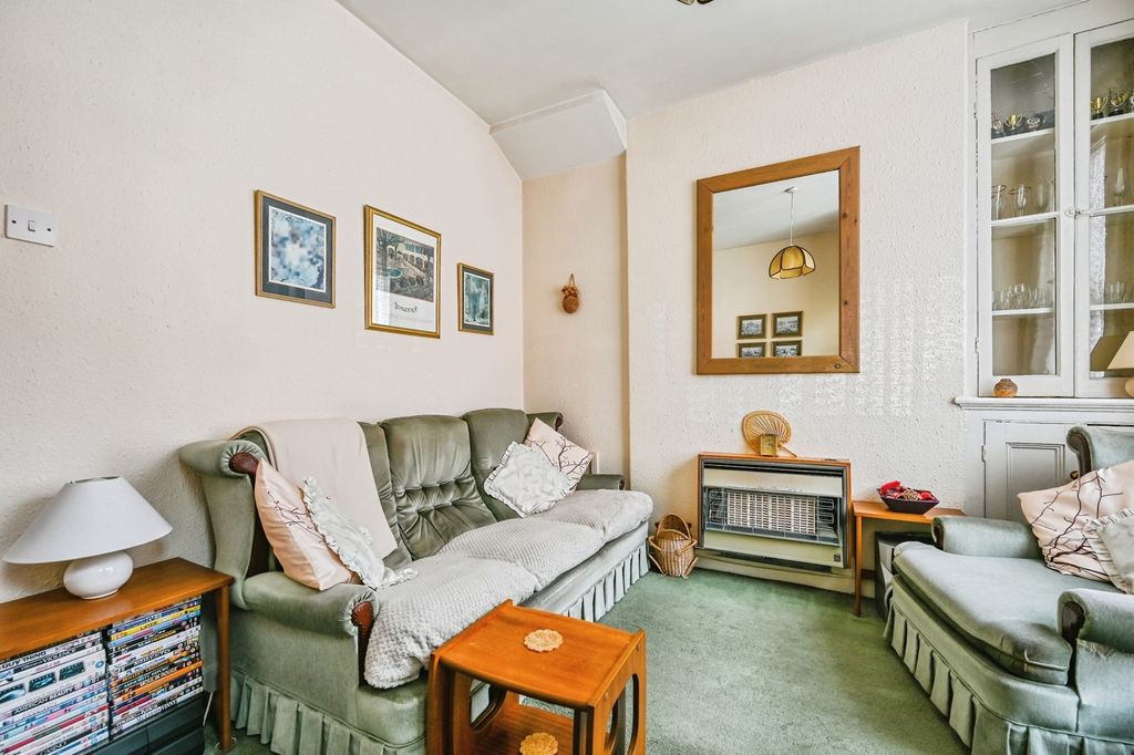 Property photo 2 of 12 Pbox-Img.Jpg