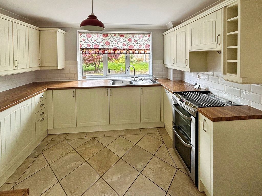 Property photo 2 of 12 Kitchen