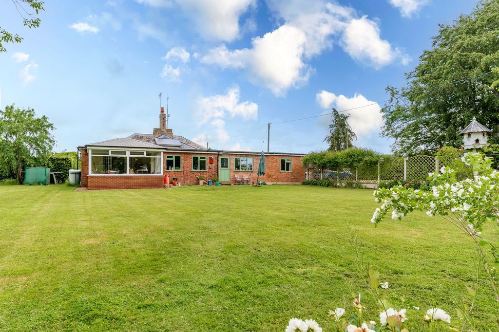 Property photo 2 of 27