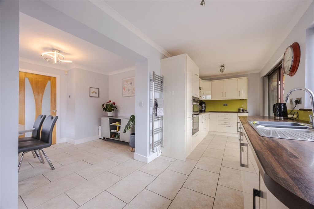 Property photo 2 of 18 Kitchen
