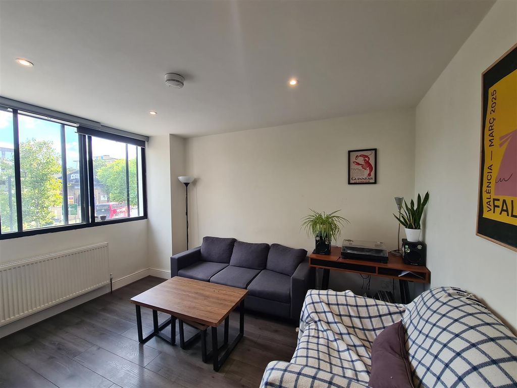 Property photo 1 of 6 Eden Harper Brixton Hill