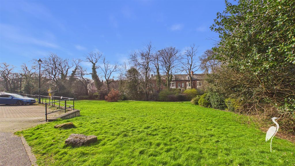Property photo 2 of 18 Outside