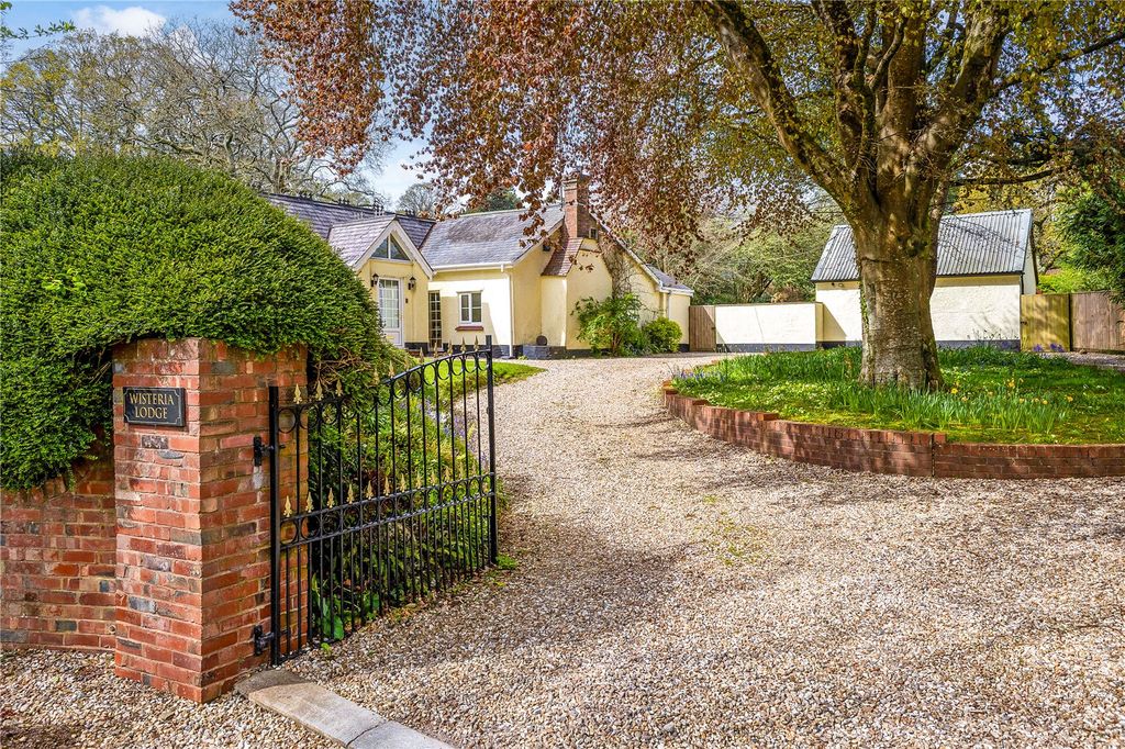 Property photo 2 of 19 Wisteria Lodge