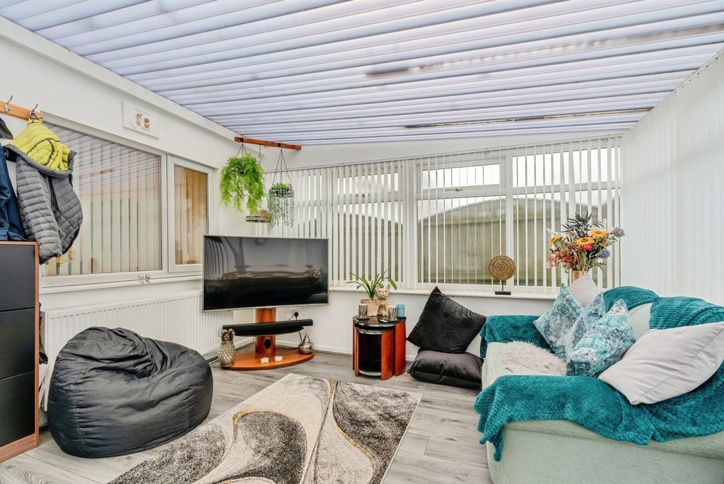 Property photo 3 of 17 Photo