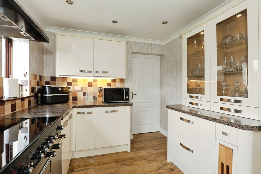 Property photo 2 of 20 Kitchen