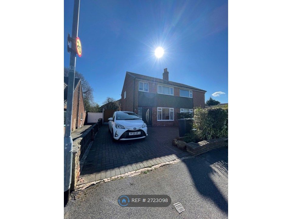 Property photo 2 of 18 Driveway