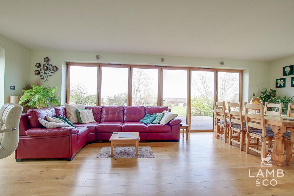 Property photo 3 of 18