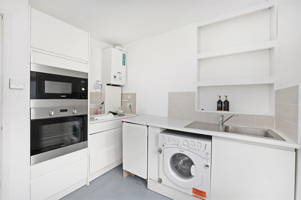 Property photo 2 of 16 Kitchen