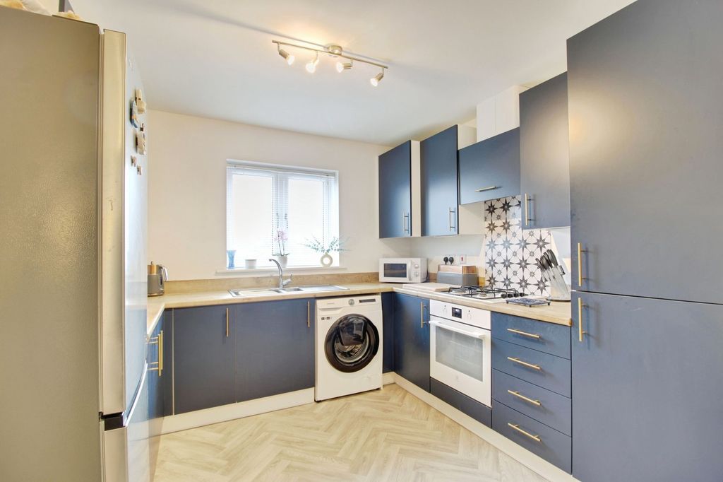 Property photo 2 of 12