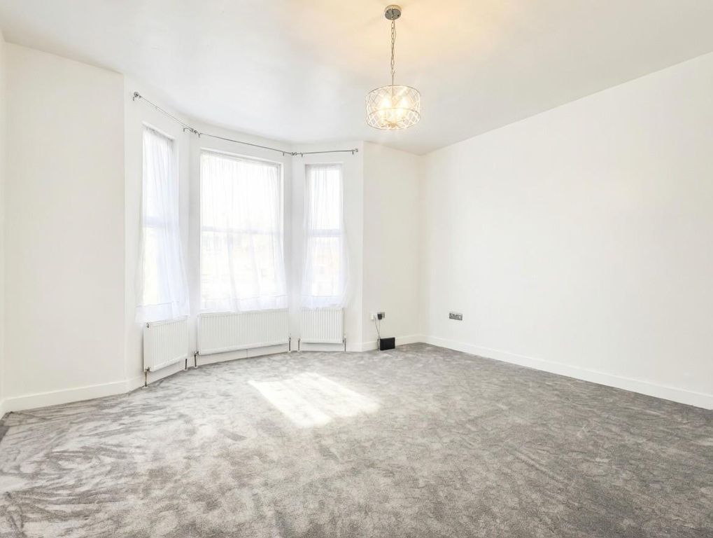 Property photo 3 of 7 Bed 1.Jpg