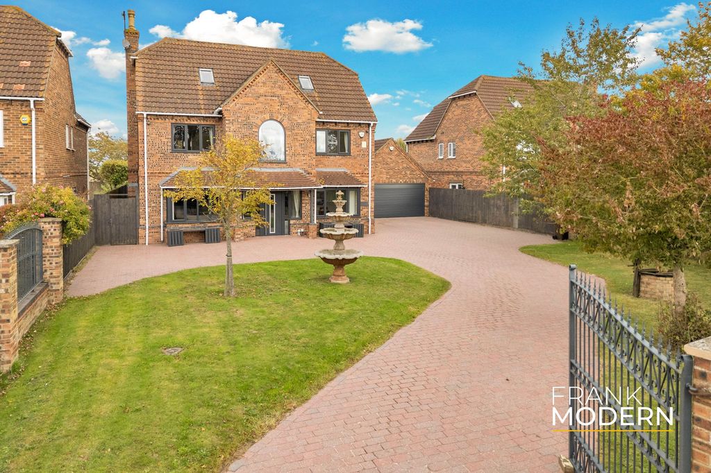 Property photo 1 of 73 Front