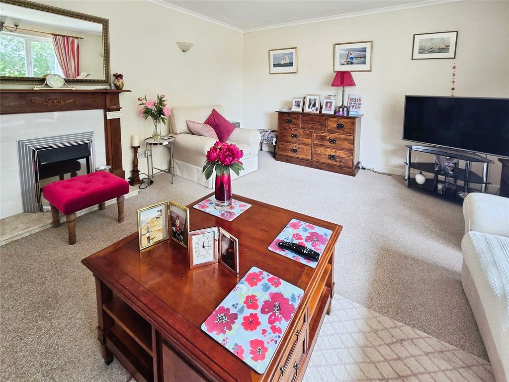 Property photo 3 of 17 Living Room