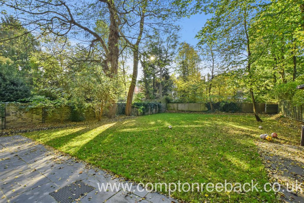 Property photo 1 of 1 Compayne Gardens - Comm Garden.Jpg