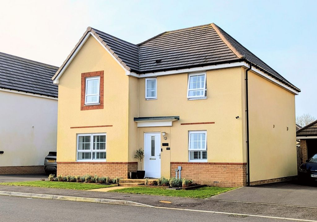 Property photo 2 of 27