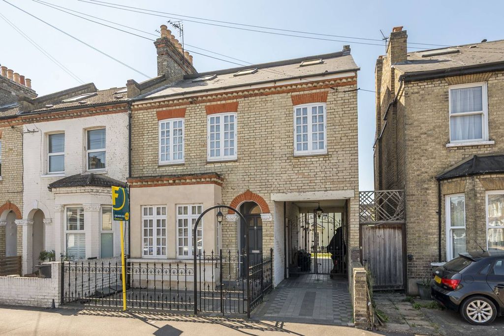 Property photo 2 of 28