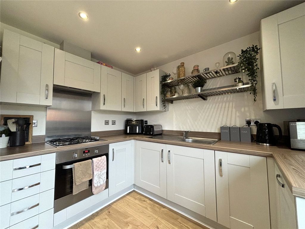 Property photo 2 of 23 Picture No. 12