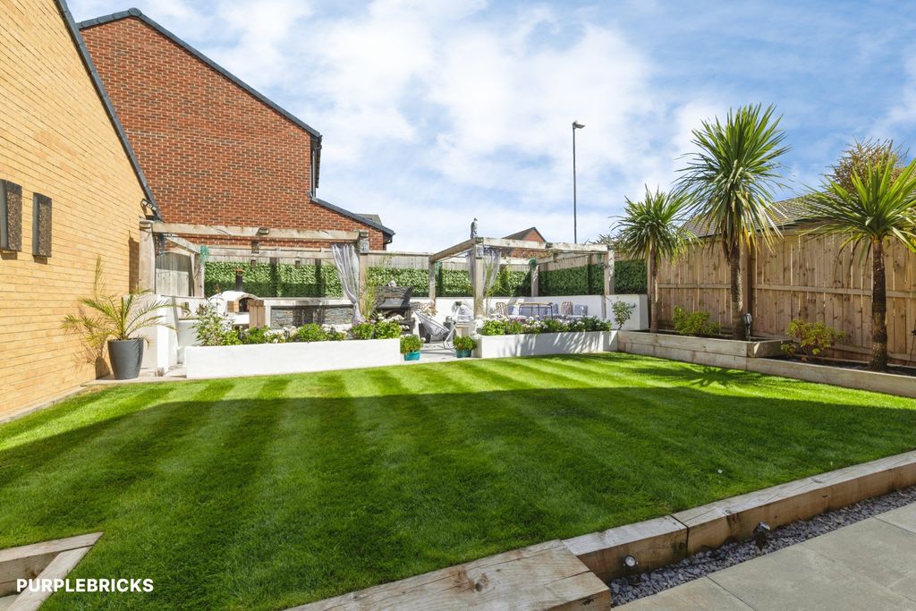 Property photo 1 of 27 Landscaped  Gardens
