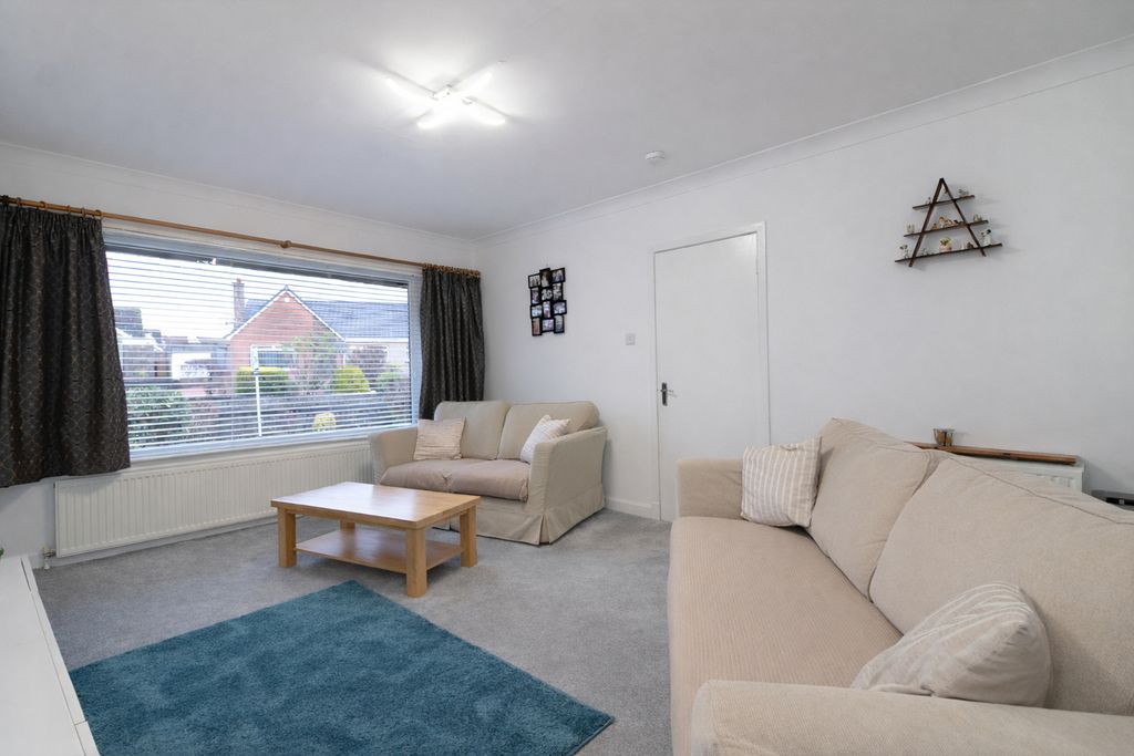 Property photo 2 of 28 Lounge