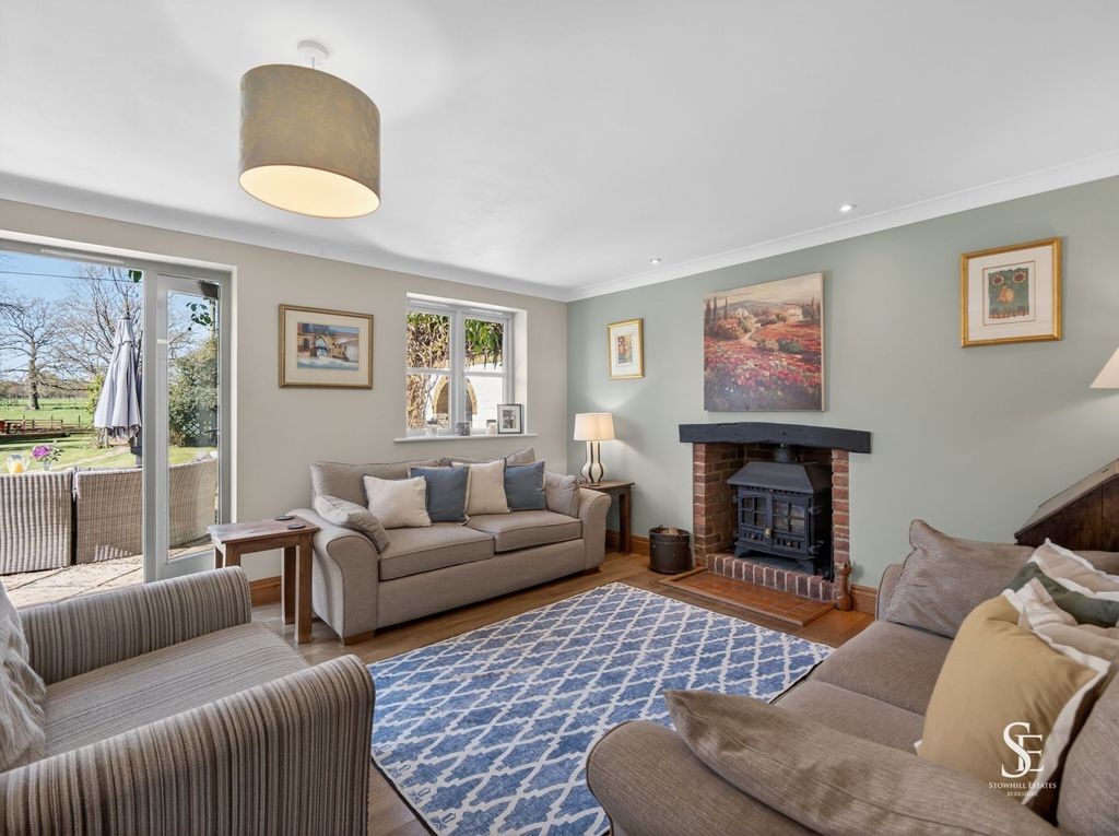 Property photo 3 of 32 Living Room