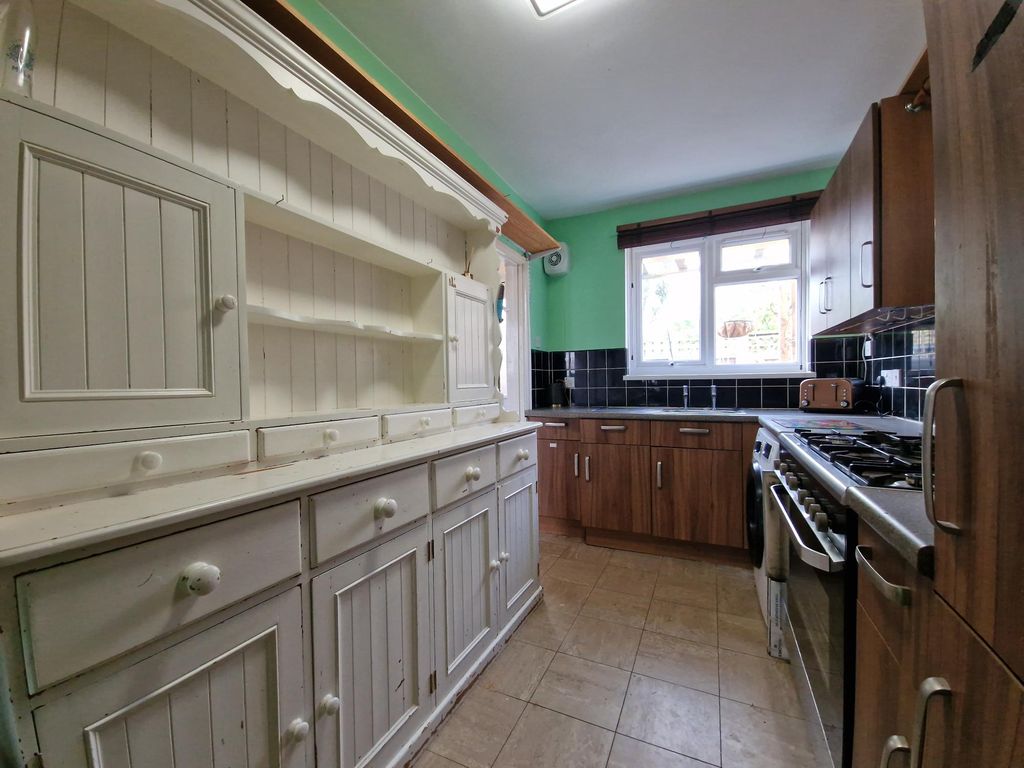 Property photo 2 of 12 Kitchen