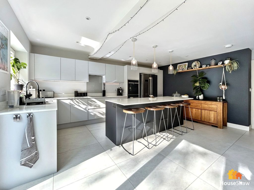 Property photo 2 of 25