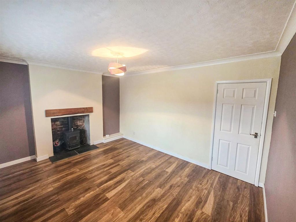 Property photo 3 of 21 98081.Jpg