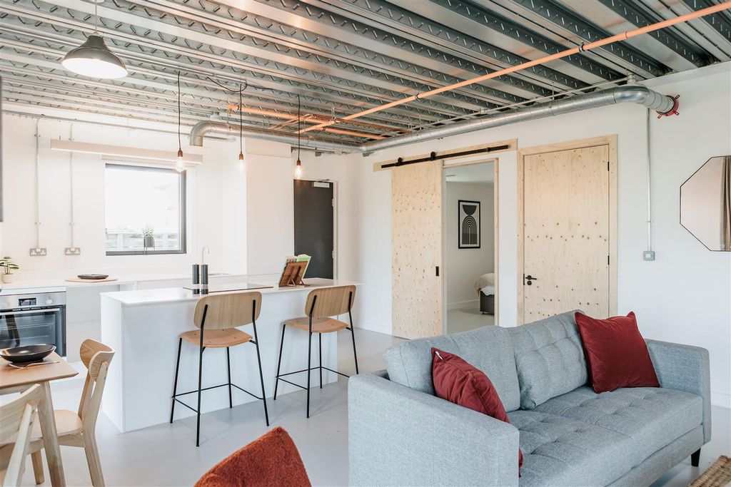 Property photo 3 of 17 Lwp_4133-Enhanced-Nr-Min.Jpg