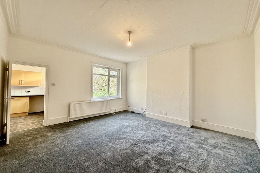 Property photo 1 of 5 (Main)