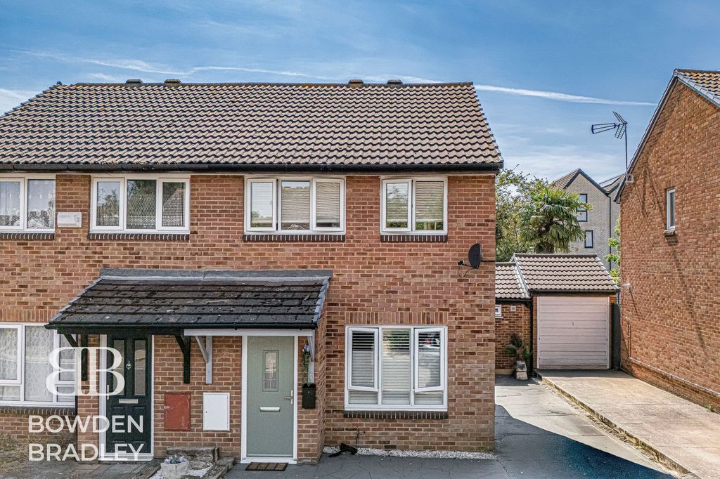 Property photo 1 of 32