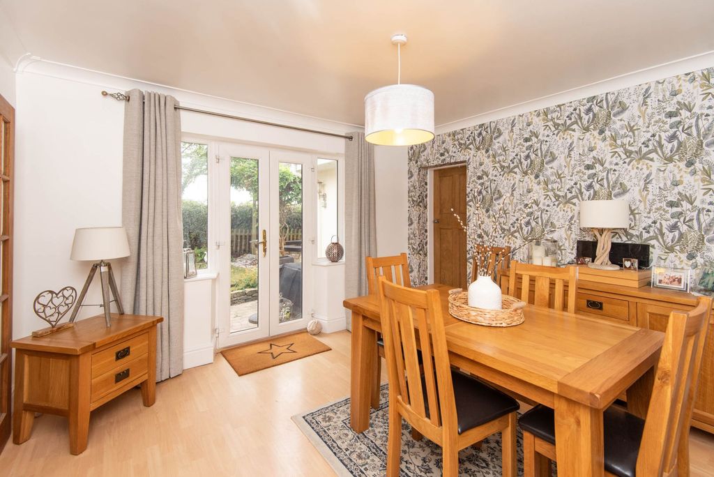 Property photo 3 of 25