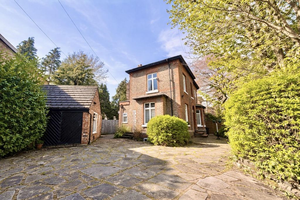 Property photo 2 of 33