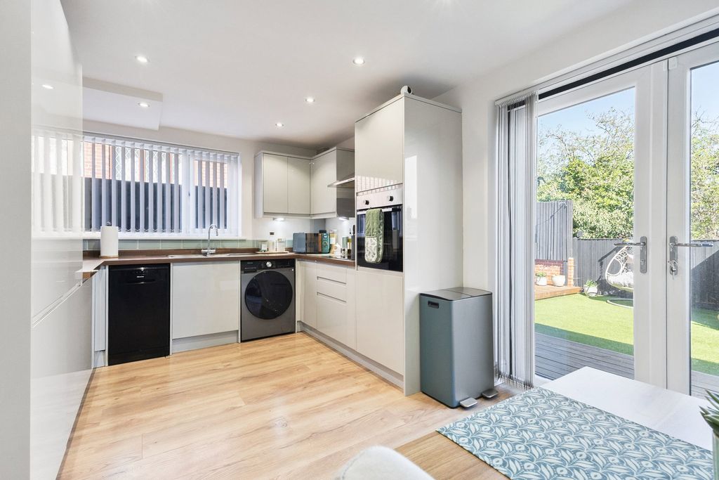 Property photo 2 of 21