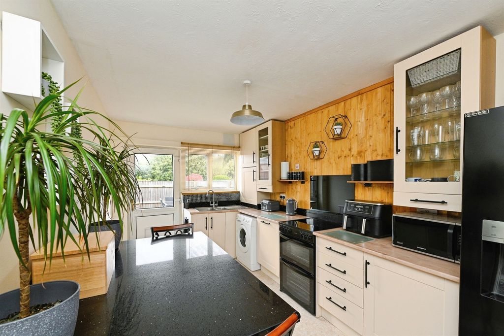 Property photo 2 of 20