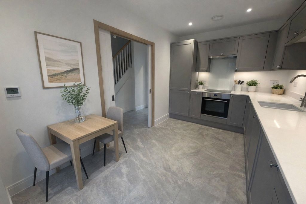 Property photo 3 of 8 Kitchen/Diner