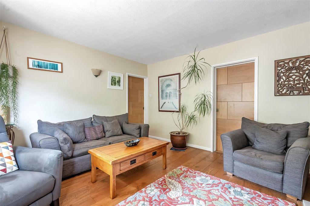 Property photo 3 of 16 12-Swanns-Meadow-13.Jpg