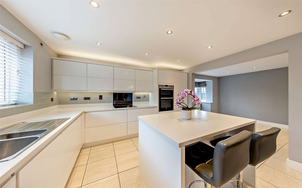 Property photo 2 of 26 Kitchen