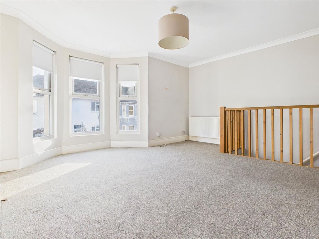 Property photo 2 of 9 Cam04311G0-Pr0088-Still010.Jpg