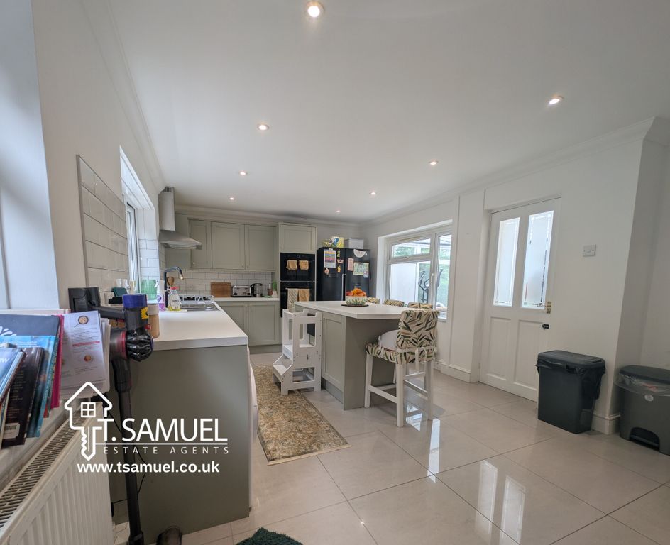 Property photo 3 of 47 Kitchen