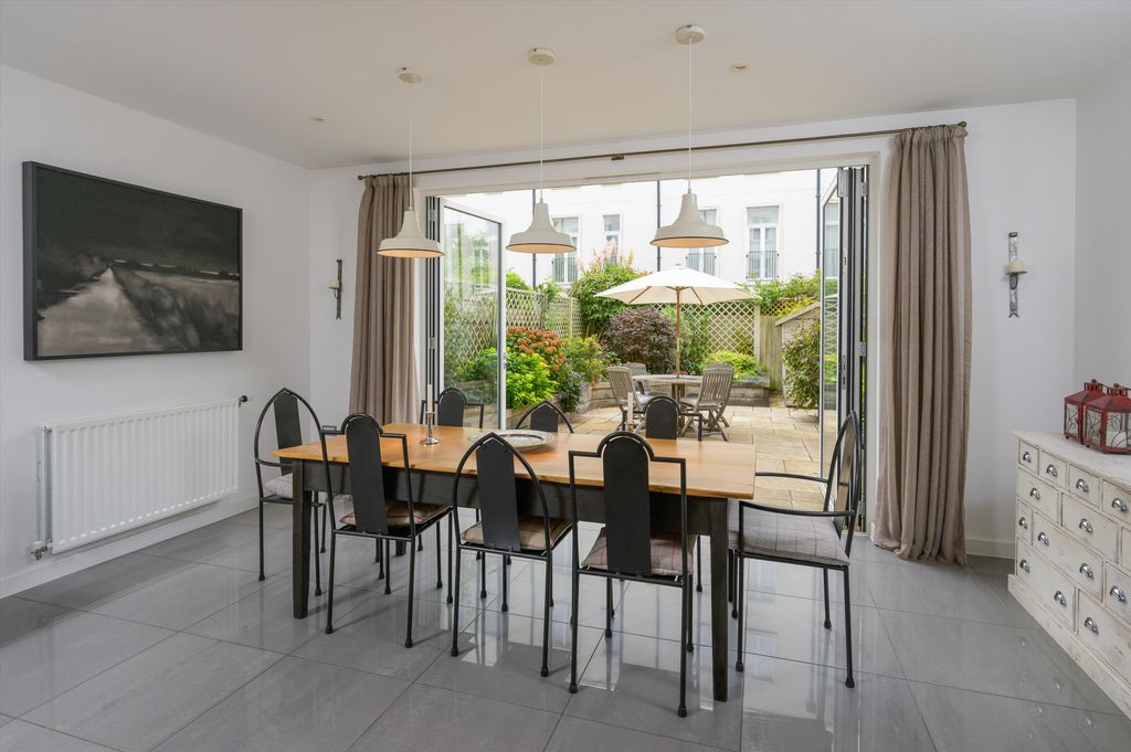 Property photo 2 of 13 Image