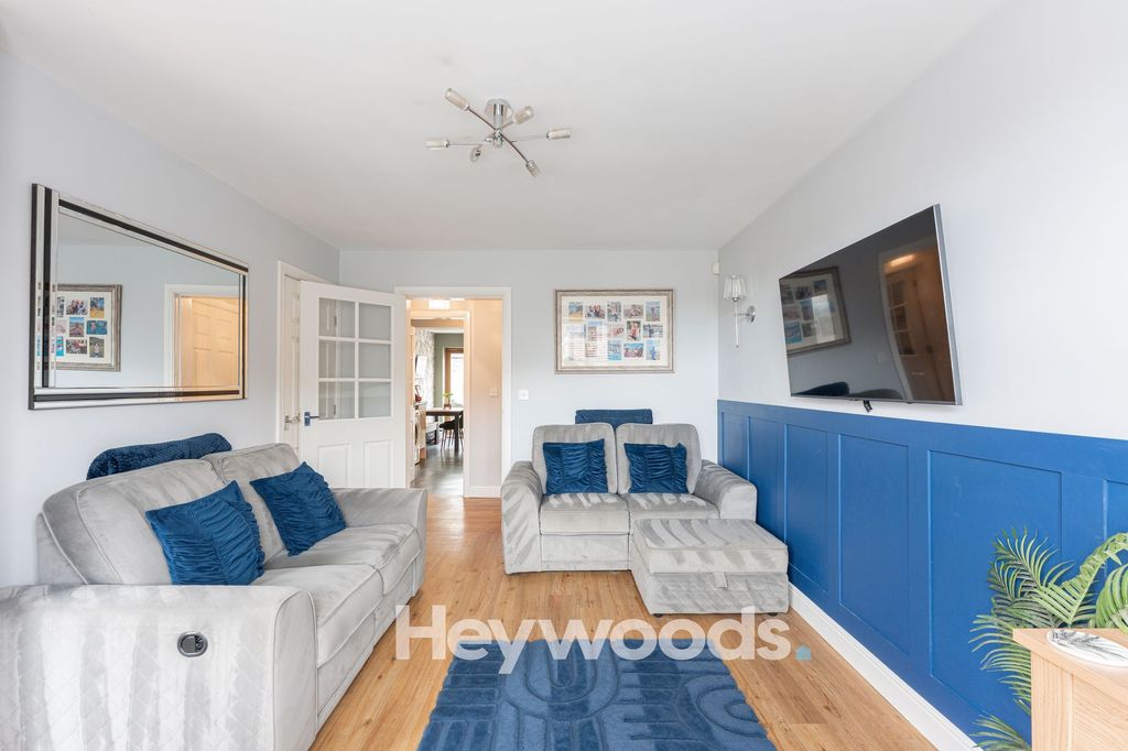 Property photo 2 of 31