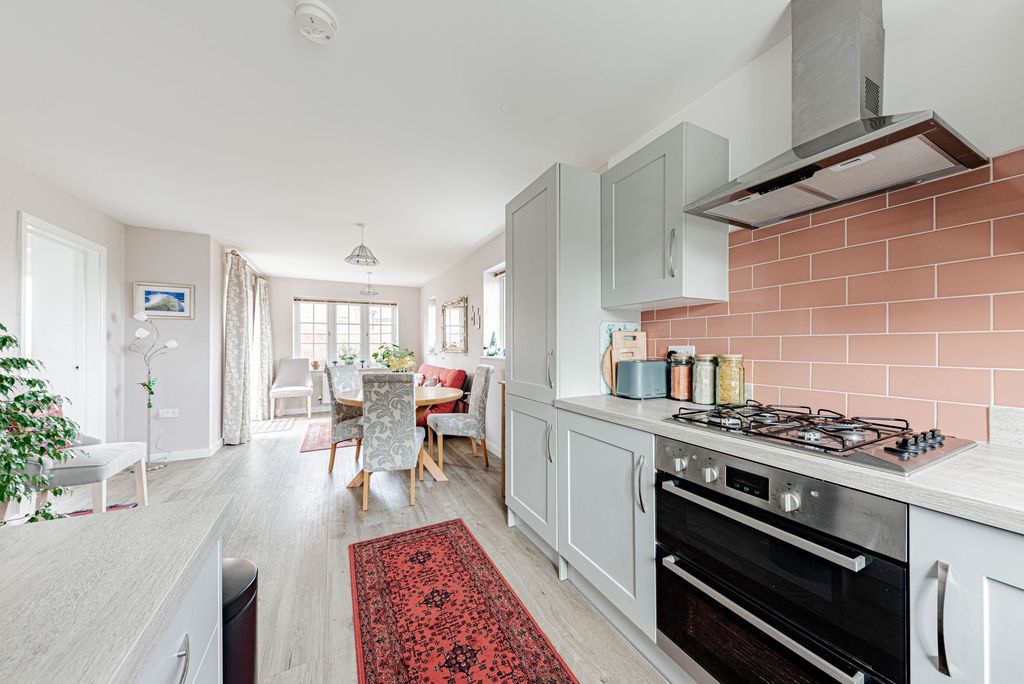 Property photo 3 of 31 Kitchen/Dining Room (3)