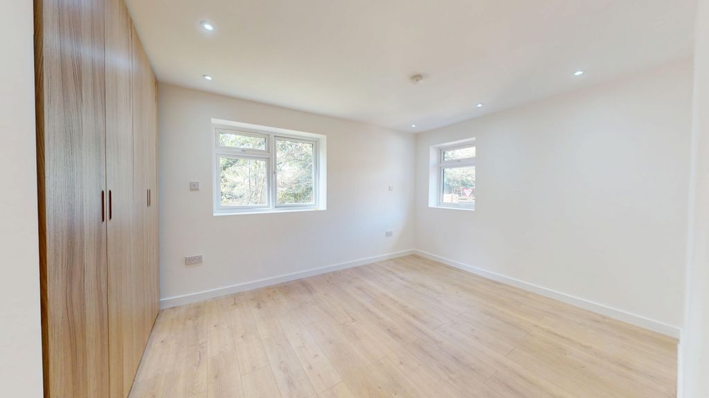 Property photo 2 of 18 2B-Selborne-Road-04022026_153605