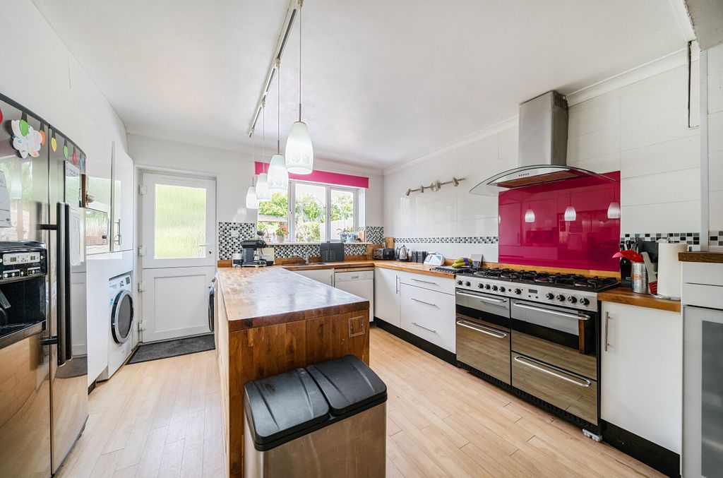Property photo 3 of 17 1333452-6-688B999...