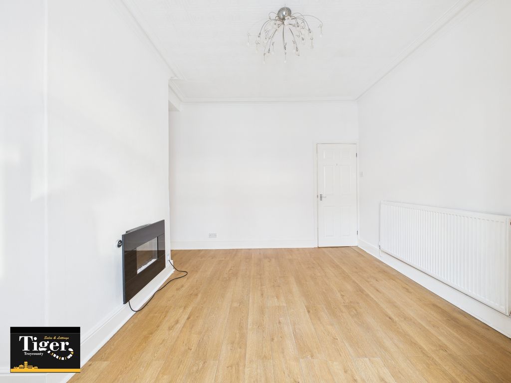 Property photo 3 of 15 Cam03440G0-Pr0445-Still005