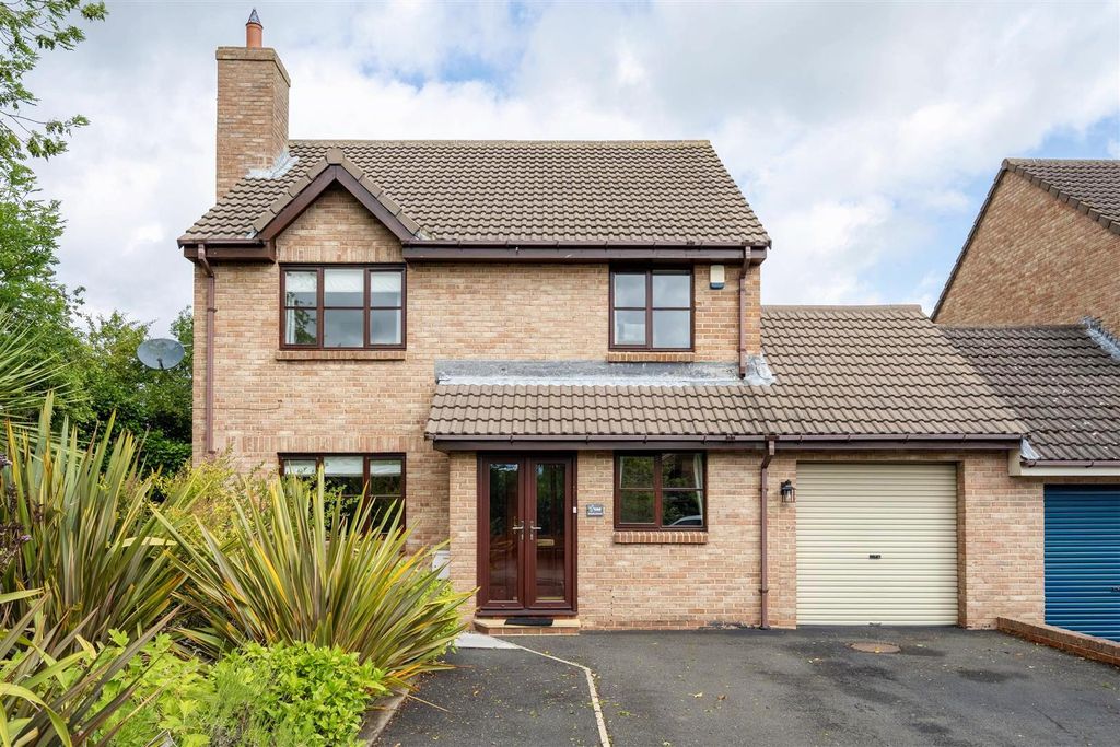 Property photo 1 of 10 External
