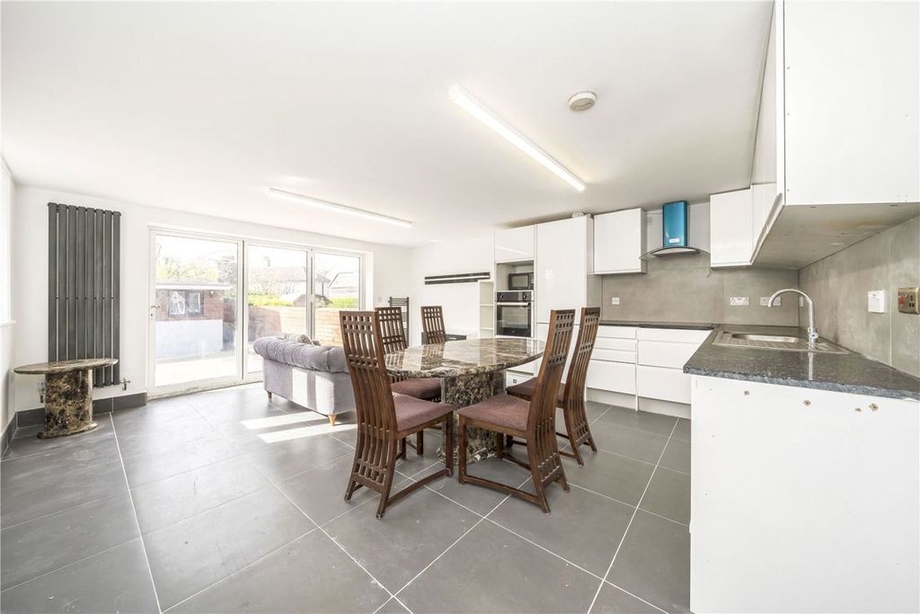 Property photo 2 of 7