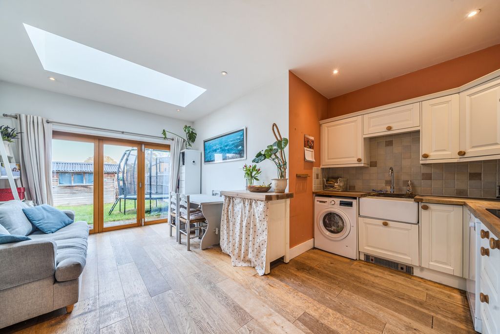 Property photo 3 of 17 1376917-19-6911c8...