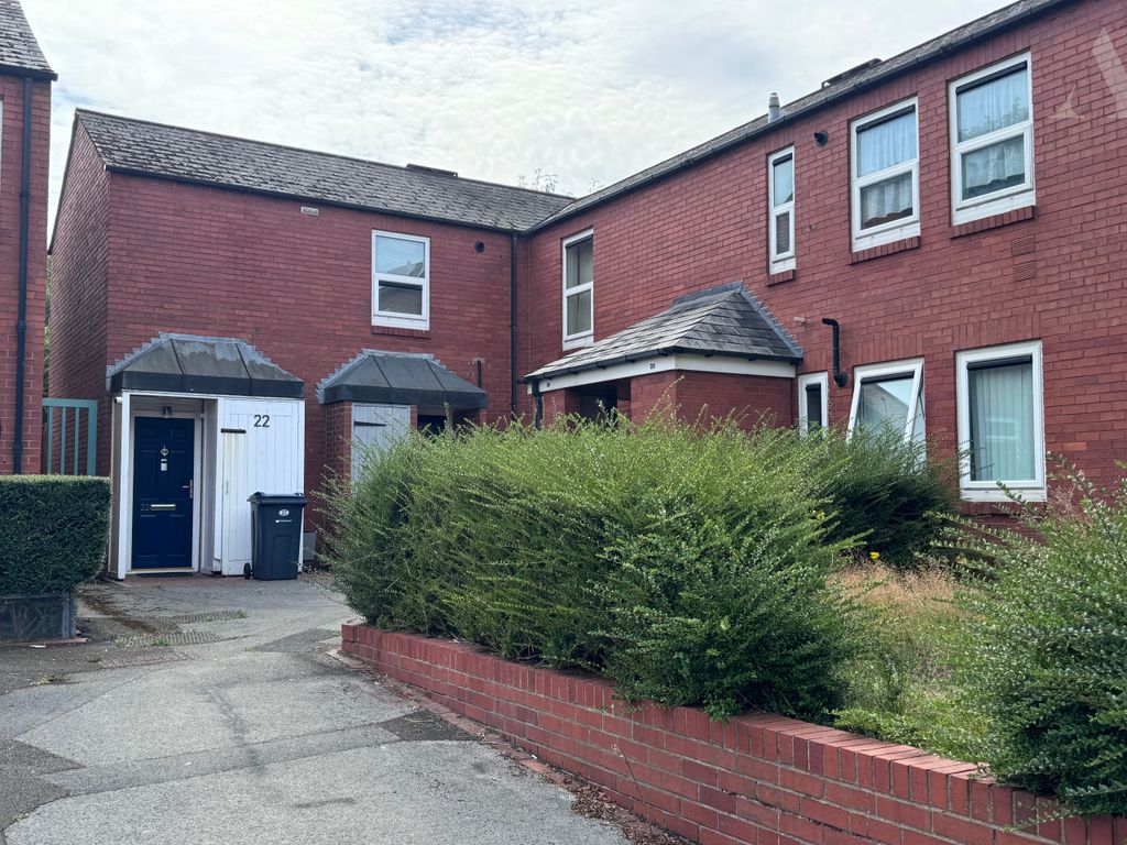 Property photo 1 of 7 Chatterway - Front (1)